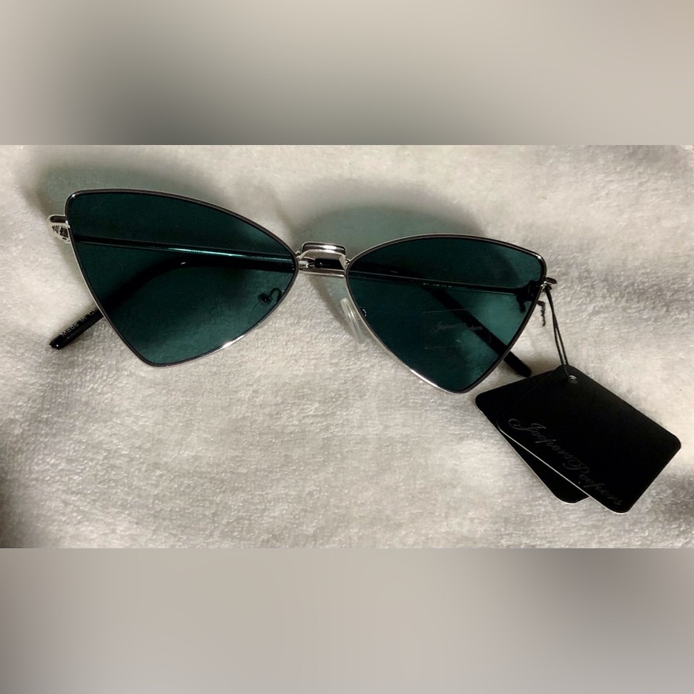 Jeepers  Peepers Silver Rim Triangular Lens Sunglasses. Cool.